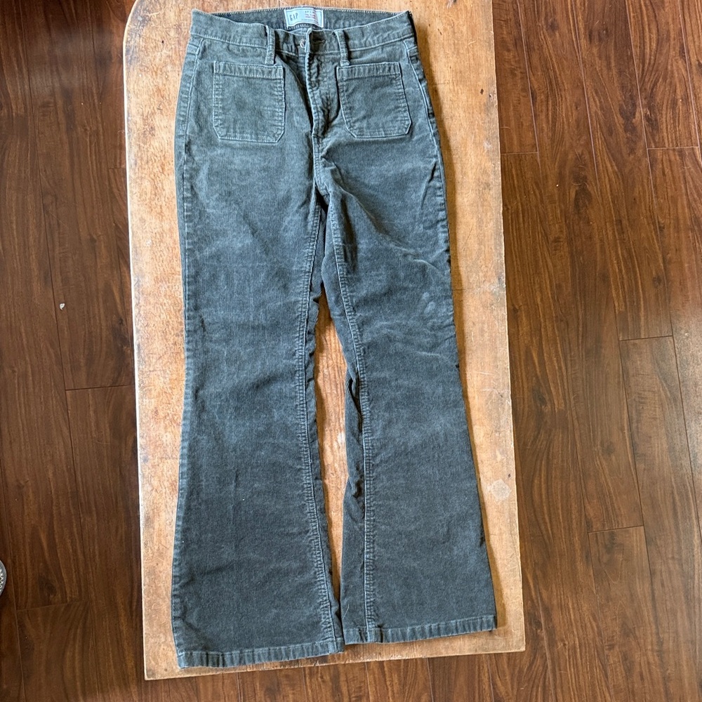 Gap Corduroy 70s Flared high rise Pants in dark olive green